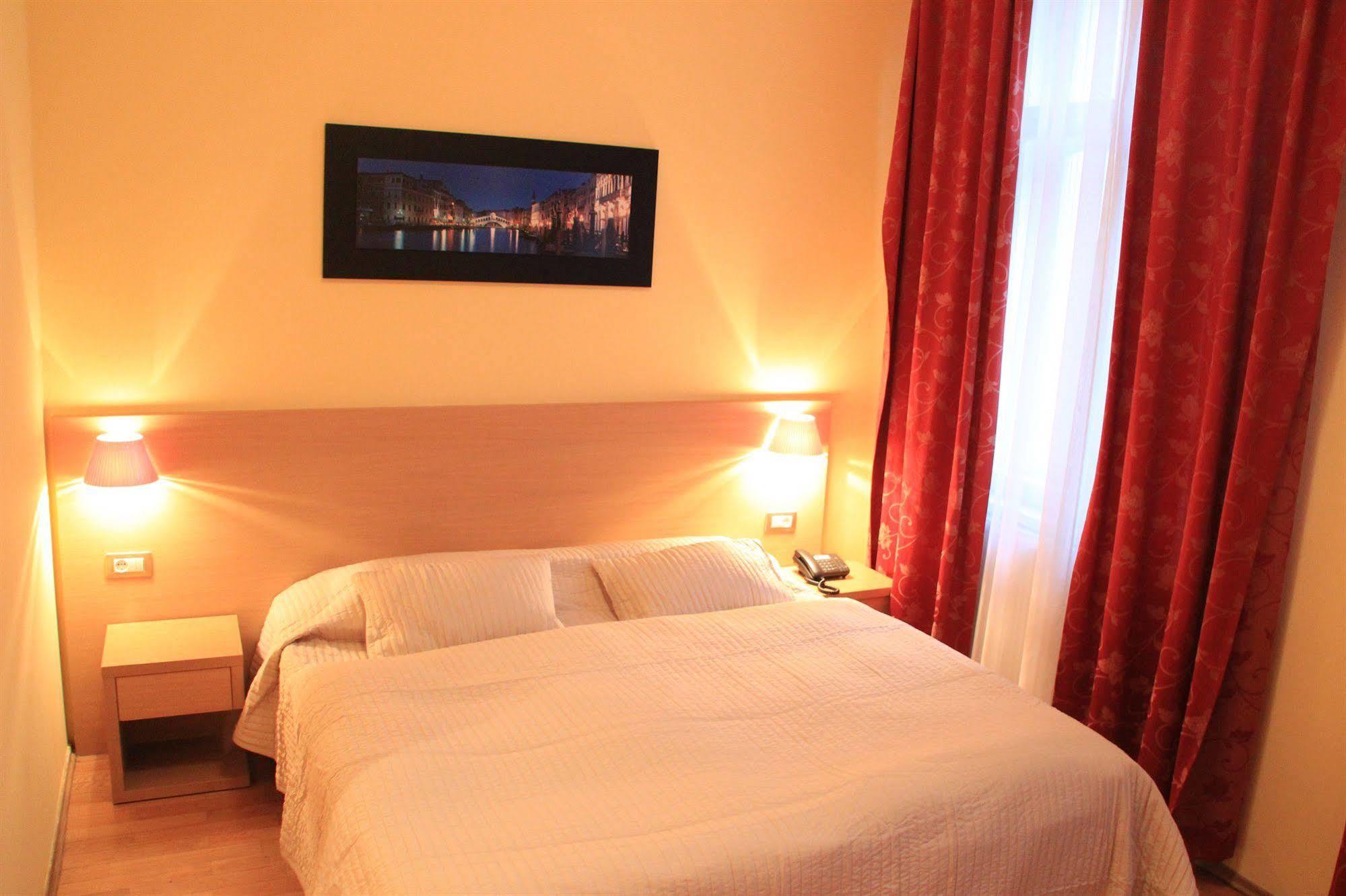 City Lounge Hotel ปราก ภายนอก รูปภาพ